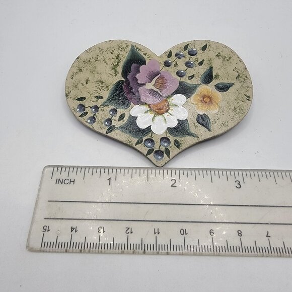 Vintage Signed Heart Shape Hand Painted‎ Wooden Floral Pin Brooch Daisy Gladiola - Picture 3 of 4